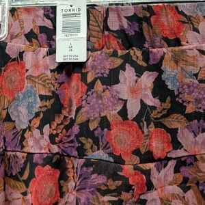 NWT torrid 4 x skirt